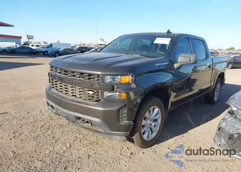 2021 Chevrolet Silverado 1500 4Wd Short Bed Custom z USA, uszkodzony, nr VIN 1GCPYBEK3MZ396262